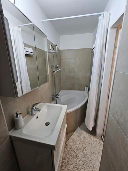 Affordable Suite In Vienna'S Hotpoint المظهر الخارجي الصورة
